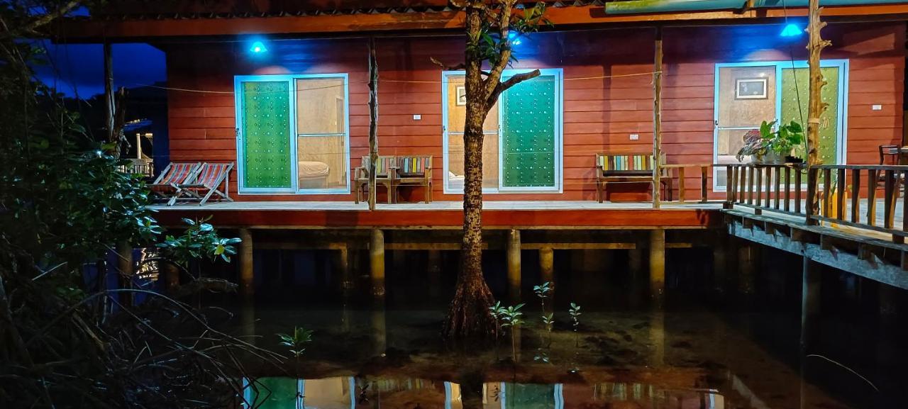 Ta Yai Homestay Ko Kut Екстер'єр фото
