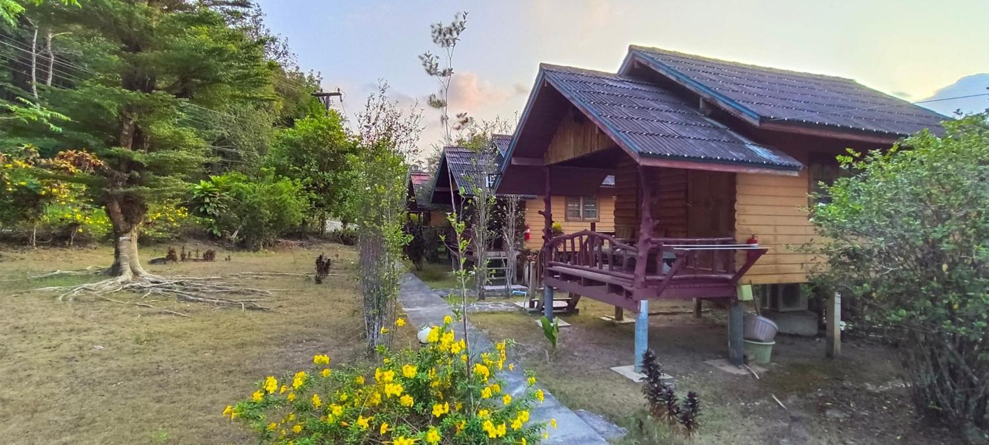 Ta Yai Homestay Ko Kut Екстер'єр фото
